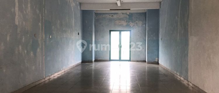 Shop House in Srondol Banyumanik Semarang Very Strategic Suitable for All Businesses 1