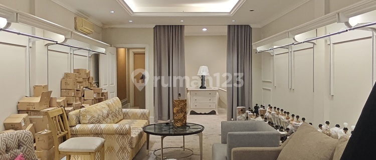 Beautiful 4-Story Shop House Location on Boulevard in Daan Mogot Baru, Kalideres - West Jakarta 1