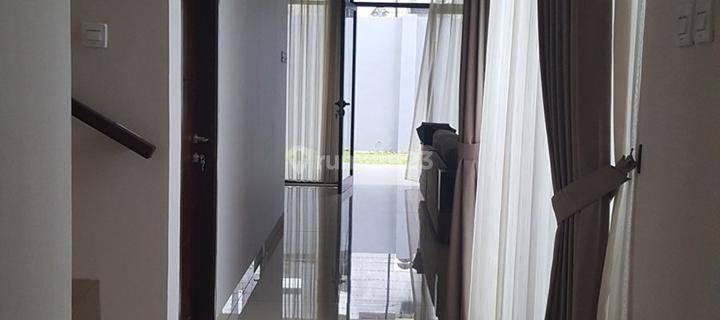 Rumah 2 Lantai Dijual Cepat 1