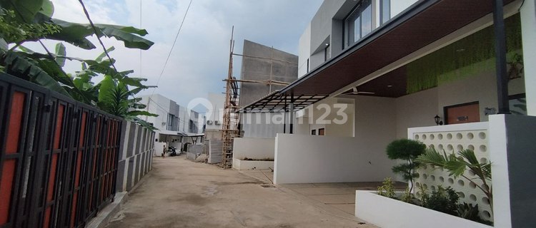 Rumah Mewah Kalimulya Akses Stasiun Depok Tanah Luas Untuk Taman 1