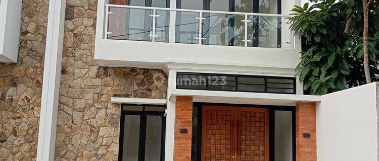 Rumah Cantik Bebas Banjir Pinggir Jalan Utama SUKMAJAYA Depok  1