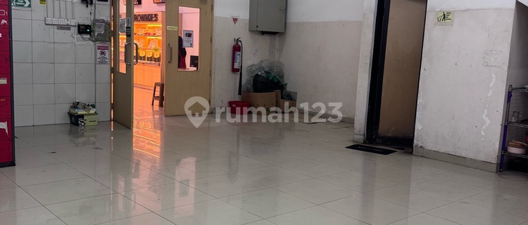 Plered Main Road Shophouse 320 M2 Long Shophouse Extending to the Back 1