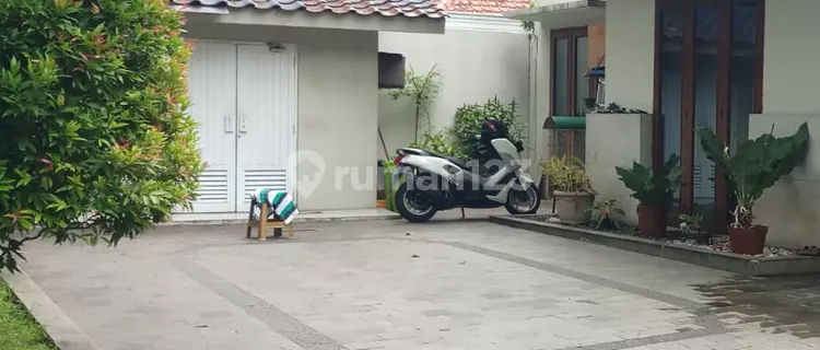 Menteng House on Banyumas Street 1