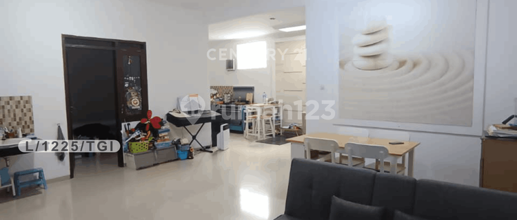 Full Furnished House Ready to Occupy in Taman Holis Indah 1 Bandung 1