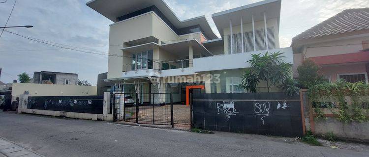 Rumah Mewah Di Jl H Japat, Abadijaya, Sukmajaya. Dkt Ke Jl Tole Iskandar 1