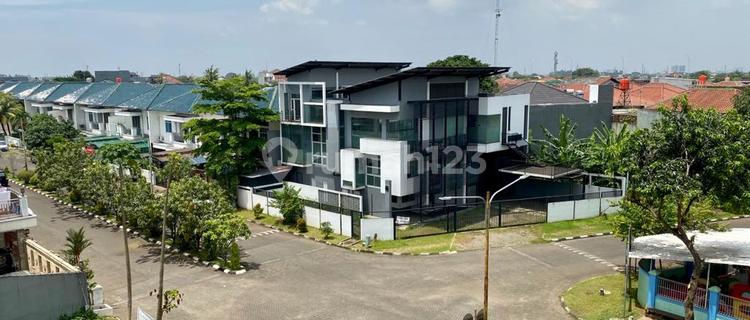 Modernland Golf Estate Tangerang, Furnished, Master Type 4 Bedrooms 1