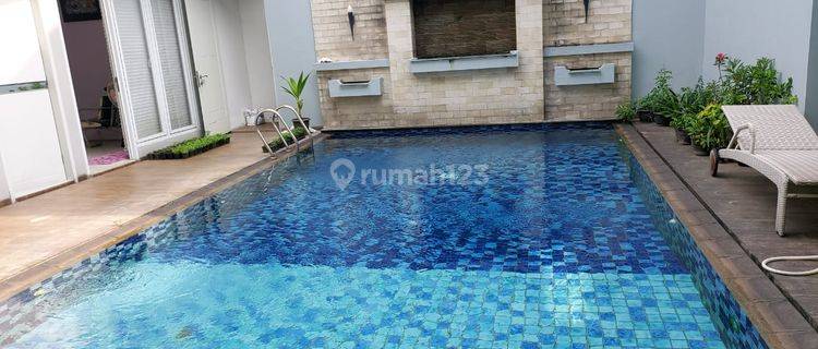 Rumah cantik siap huni ada kolam renang Delatinos BSD City  1