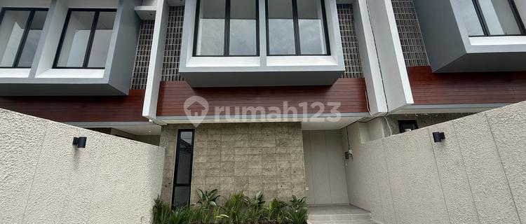 Exlusive 9 Unit Rumah Modern Tropical 4 Bedrooms 1