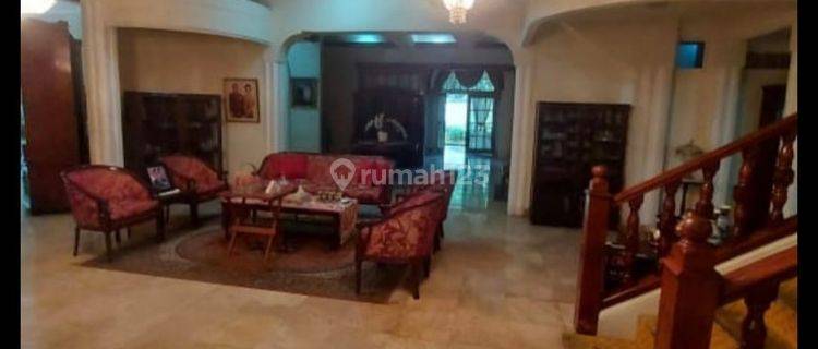 Rumah Jl. Brawijaya Kebayoran Baru Jakarta Selatan, 2 Lantai. 6 Kamar 1