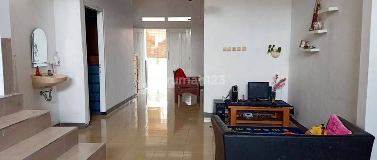 Dijual Rumah Perumahan Mojoroto Indah Strategis Semi Furnished 1