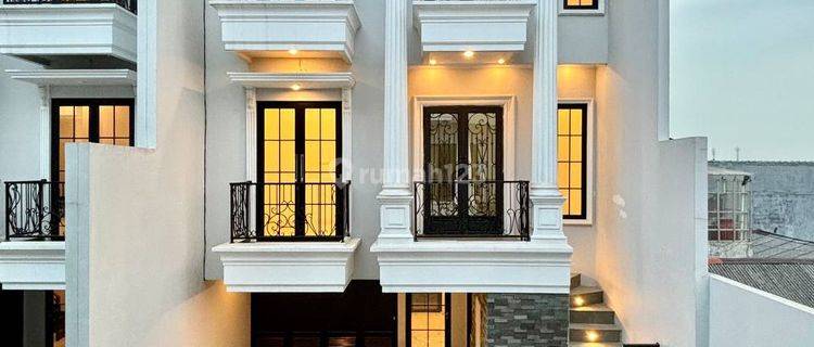 Rumah Modern Classic 3 Lantai di Jakarta Selatan, One Gate System 1