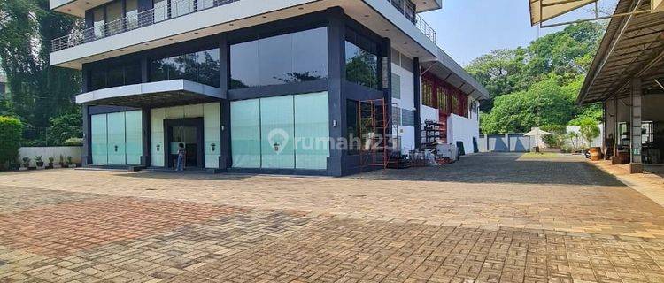 Gedung 4 Lantai Dan Showroom di Cirendeu Raya, Lokasi Strategis 1