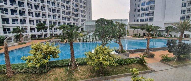 Dijual Townhouse Puri Mansion 3 lantai semi furnished siap huni,view pool, lokasi dekat pintu tol 1