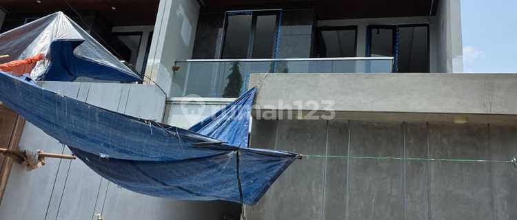 BRAND NEW, Sunter House 150m Wide, Facing North, Already Elevated From The Road 1