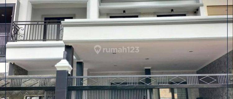 For Sale !!
brand New House
5+1 Kamar Lebar 9 Meter Di Puri Kencana 1