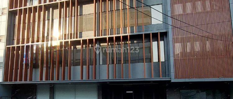 Disewakan Gedung Baru 4ruko Gandeng di Jakpus Ada Lift 1