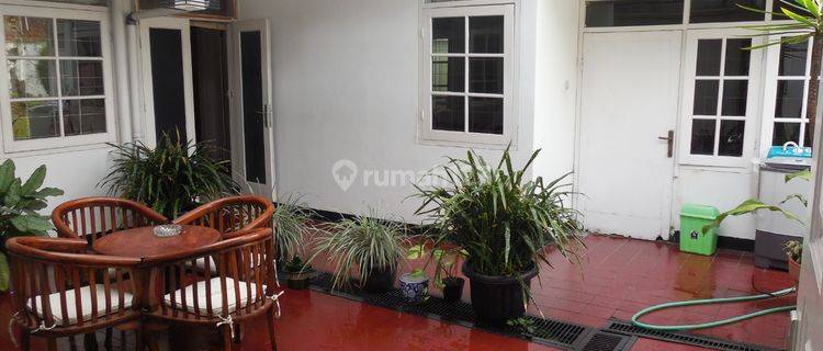 Rumah 2 Lantai Bagus di Jl. Cipedes, Bandung 1