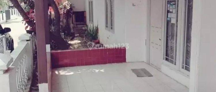 Rumah Bagus Unfurnished SHM di Jalan Pluto - Margahayu Raya, Bandung 1