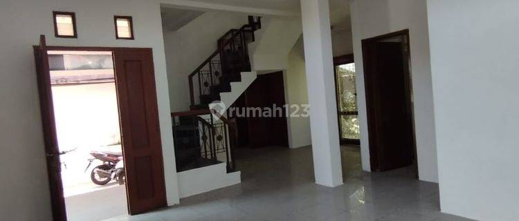 Rumah 2 Lantai Bagus SHM di Jl.cigadung Raya Barat, Bandung 1