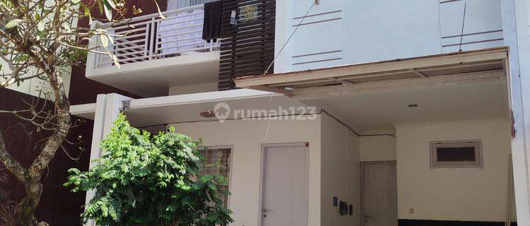 Rumah Kontrakan 2 Lantai Bagus Semi Furnished SHM di Jl Gunung Salak, Denpasar 1