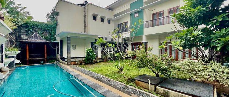 Rumah Mewah Di Mendut, Menteng Tanah Kotak Ada Swimming Pool 1