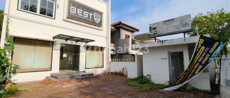 Shop house in the Cipto area. 1