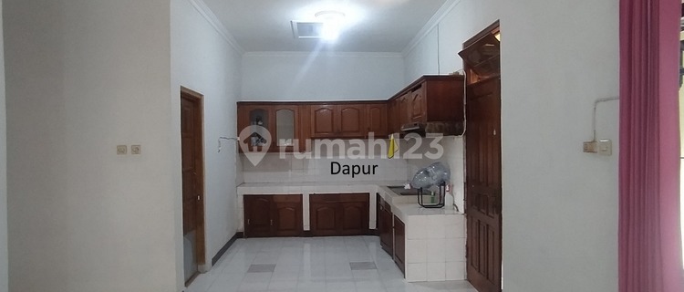 Rumah kontrakan luas cocok utk mess dan kantor di Maguwoharjo Depok Sleman 1