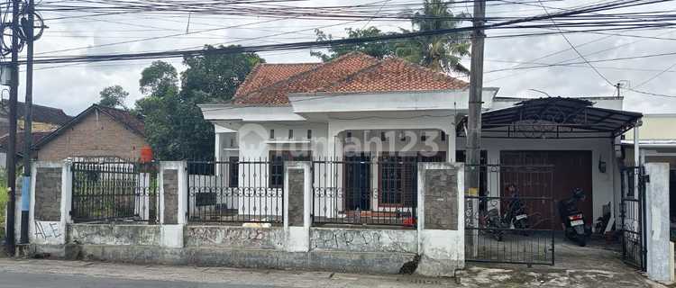 Spacious, nice rental house on Jl. Godean km 7, Sleman. SHM (Freehold Certificate). Godean, Sleman. 1