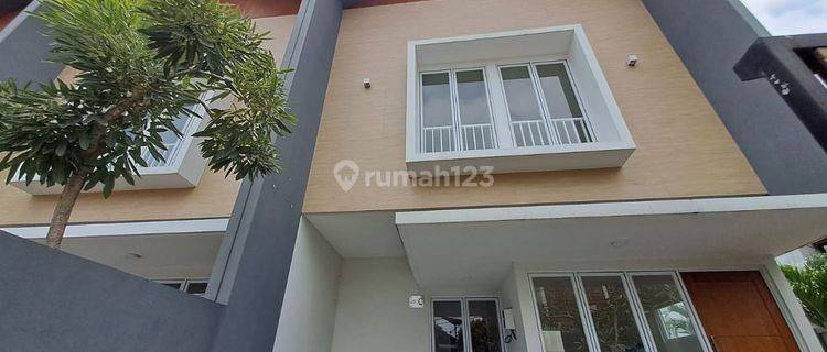 Townhouse Siap Huni di Bintaro, Dekat Bintaro Sektor 9 dan Stasiun Sudimara 1