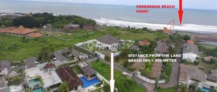 Land 200 meters to the beach on the main road of Munduk kedungu in Canggu 1