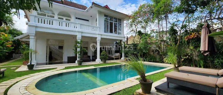 Luxury villa di Seminyak, 4 kamar tidur halaman luas 1