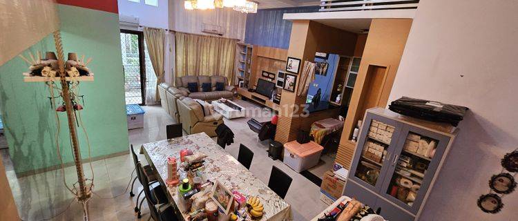 Rumah Mewah Hook Petojo Bangunan Bagus dan Tinggi dari Jalan Shm bisa kpr  1