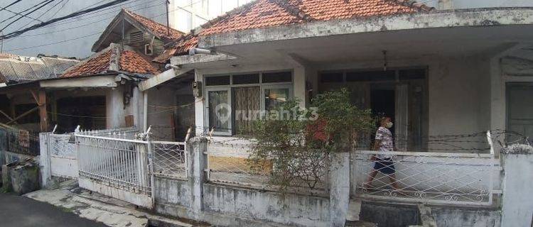 Rumah tua, harga BU, 1 lantai dekat dengan pusat perkantoran di Jakarta Pusat 1