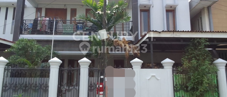 Large House Many Rooms, 3 Floors, 7 Rental Rooms in Cempaka Putih 1