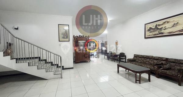 Shophouse in Mayjend Sutoyo, Semarang 1