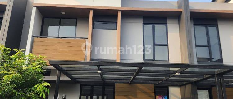 FOR SALE 4+1 BEDROOM HOUSE 117 LAND IN MULBERRY SUMMARECON BEKASI 1