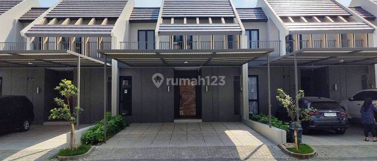 Dijual Rumah 2 Lantai Bagus Unfurnished HGB di Z Living, Bekasi 1