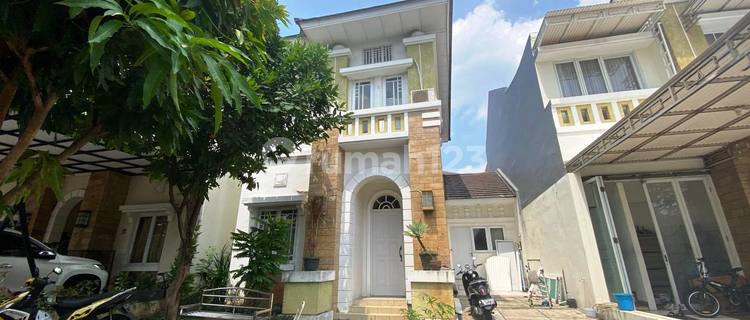 Good 2-Story House Unfurnished SHM in Sunrise Paradise, Bekasi 1