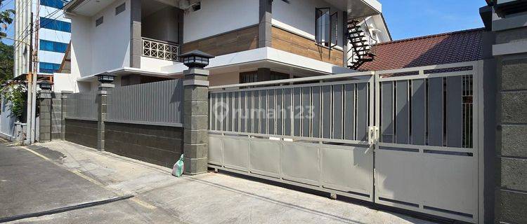 Rumah Mewah Minimalis Modern Di Sriwedari Laweyan Solo 1