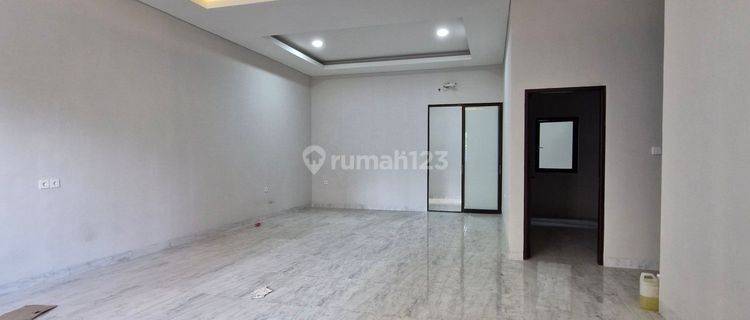 Rumah bangunan baru minimalis lokasi bagus dan strategis  1