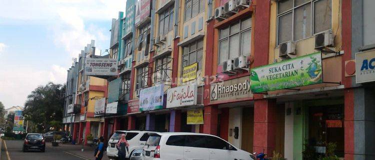 Ruko dijual lokasi strategis hadap jalan raya ramai kawasan Summarecon di Gading Serpong Tangerang  1