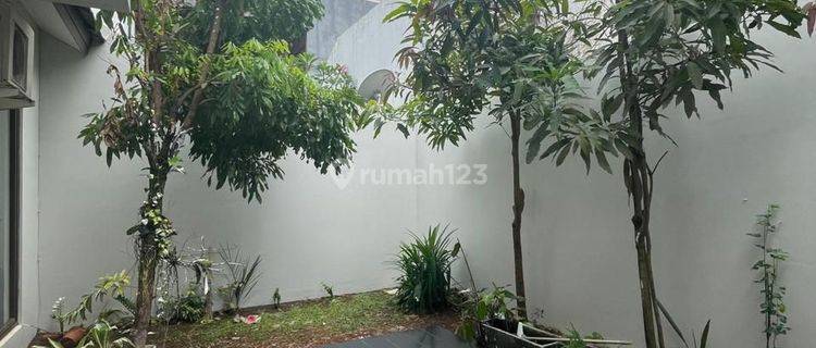 Rumah 2 Lantai Furnished Timur Laut dekat AEON MALL BSD  1