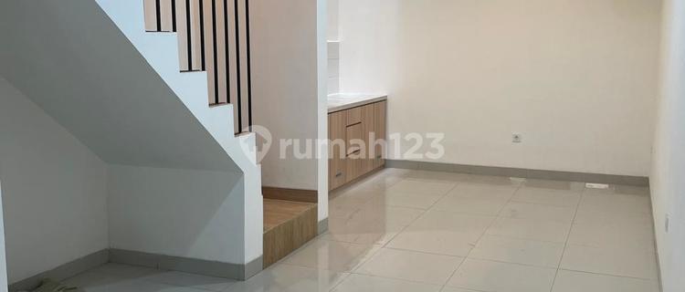 New 3-Story Strategic House in Tanjung Duren, Grogol 1