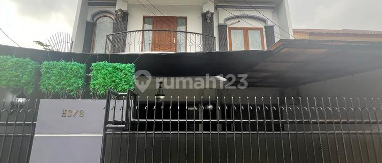 Rumah 2 Lantai di Taman Meruya Ilir 1