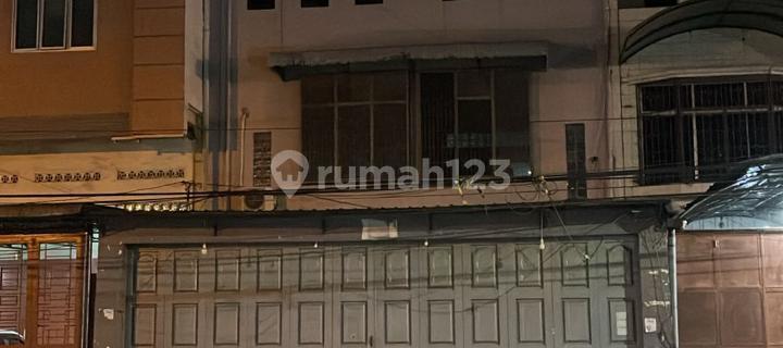 For Rent, Ready-to-Occupy Row Shop on Jl. Pasar III Krakatau 3 1