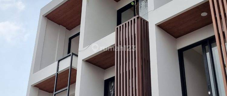 Rumah Baru 3 Lantai Smart Home Dekat Senayan 1