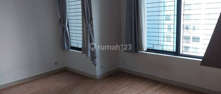 Spesialis apartement Hampton Park 2 bedroom semi furnish rare unit 1