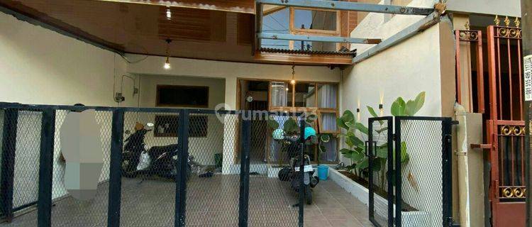 Rumah 2 Lantai Cantik Modern di Kadipiro Banjarsari Solo (AR) 1