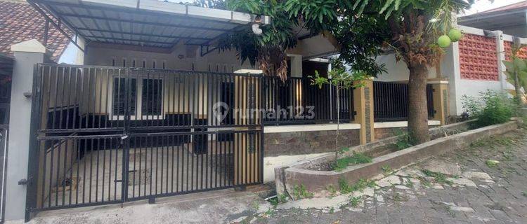 Rumah Bagus Dekat Kampus Uns Dan Isi Lingkungan Perumahan (el) 1