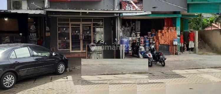 Ruko siap huni cocok untuk usaha lokasi pingir jalan raya di Graha raya . 1